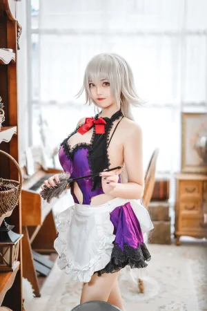 蜜汁猫裘《贞德女仆》主题写真：40张全套美图