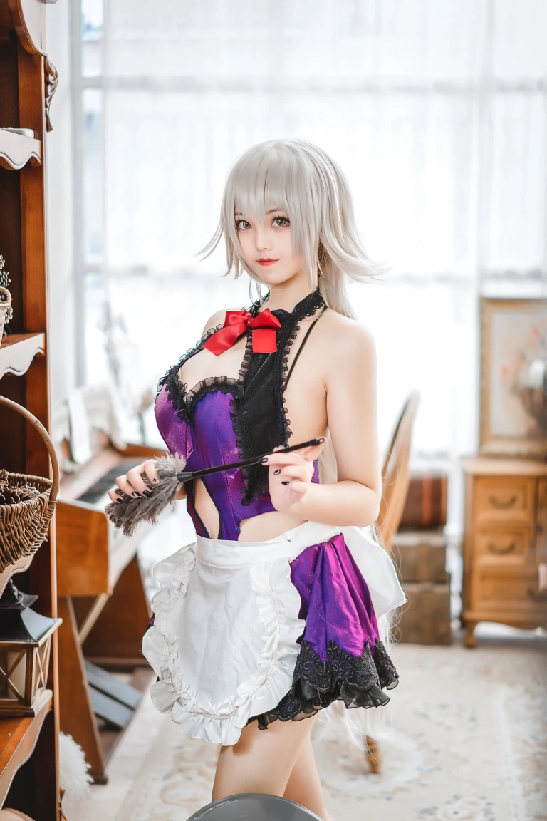 蜜汁猫裘《贞德女仆》主题写真：40张全套美图