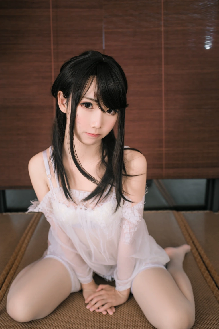 面饼仙儿《铃兰》主题写真：43张全套美图