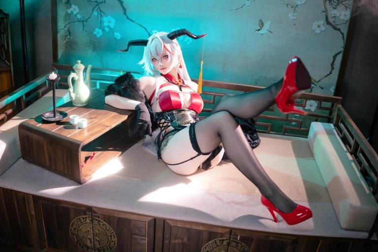 屿鱼《埃吉尔旗袍》主题写真：50张全套美图