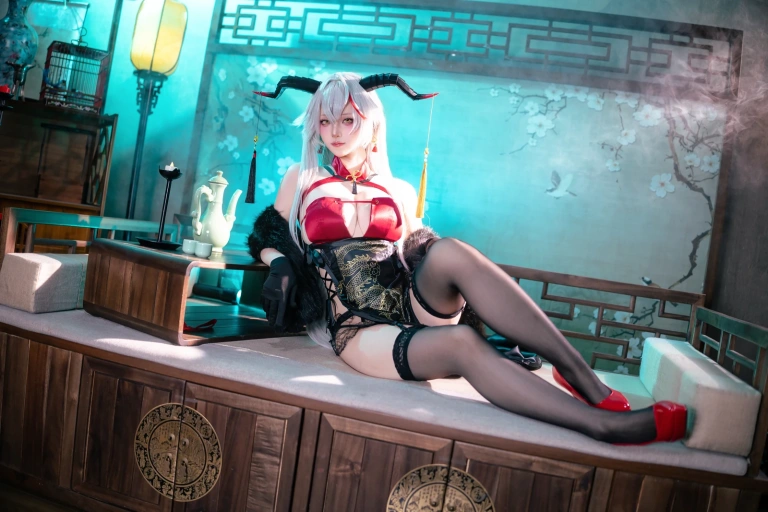 屿鱼《埃吉尔旗袍》主题写真：50张全套美图
