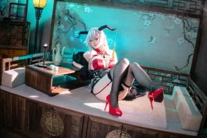 屿鱼《埃吉尔旗袍》主题写真：50张全套美图