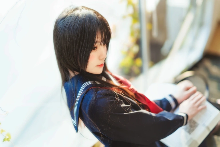 桜桃喵《小少女 黑色水手服》主题写真：50张全套美图