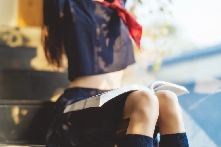 桜桃喵《小少女 黑色水手服》主题写真：50张全套美图