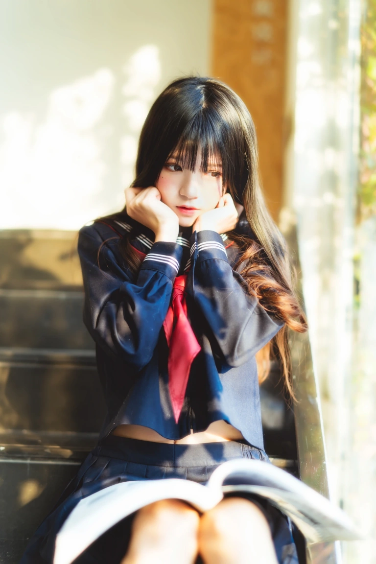 桜桃喵《小少女 黑色水手服》主题写真：50张全套美图