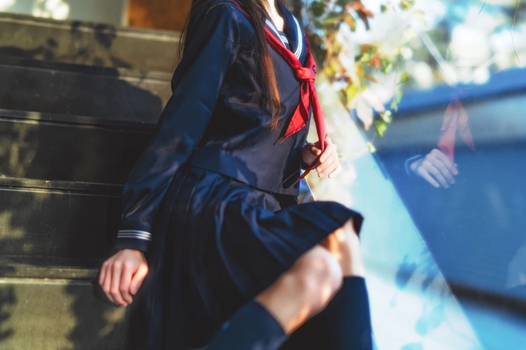 桜桃喵《小少女 黑色水手服》主题写真：50张全套美图