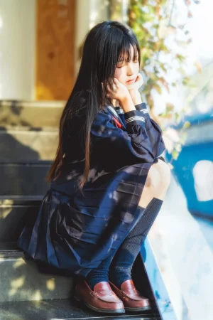 桜桃喵《小少女 黑色水手服》主题写真：50张全套美图
