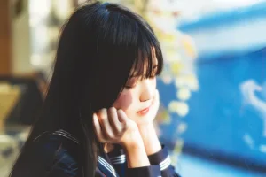 桜桃喵《小少女 黑色水手服》主题写真：50张全套美图