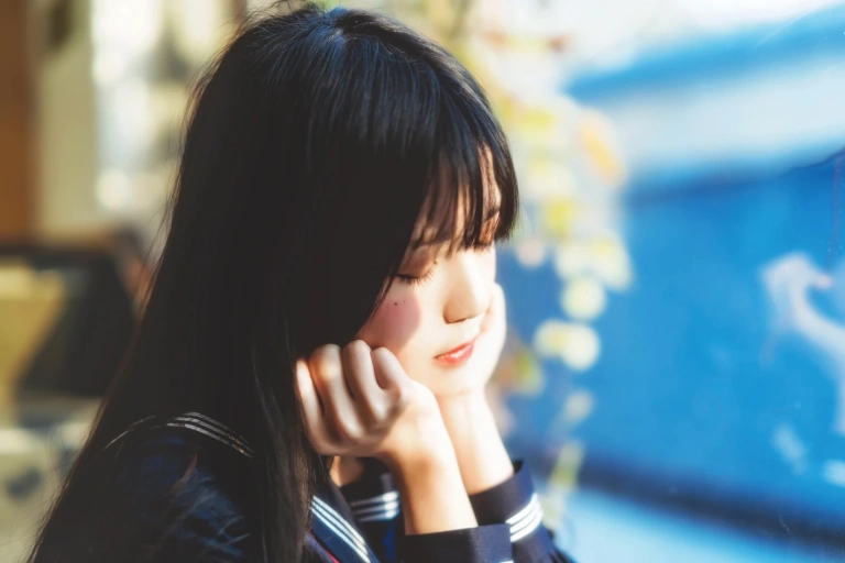 桜桃喵《小少女 黑色水手服》主题写真：50张全套美图