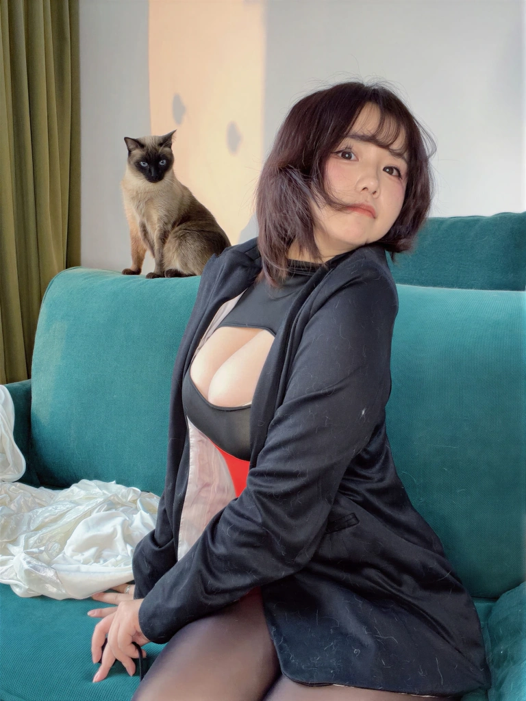 阿半今天很开心《社畜自拍》主题写真：76张全套美图，含3个视频