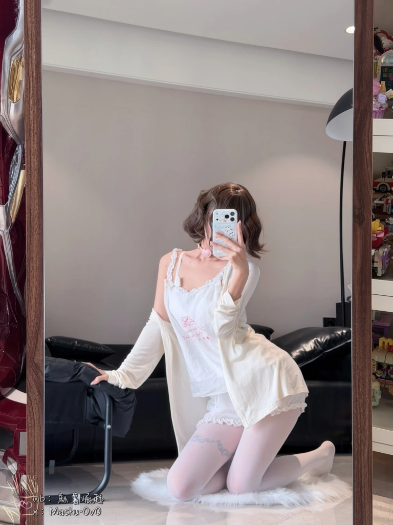 麻薯好吃《她的秘密读物》主题写真：80张全套美图