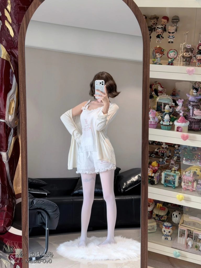 麻薯好吃《她的秘密读物》主题写真：80张全套美图