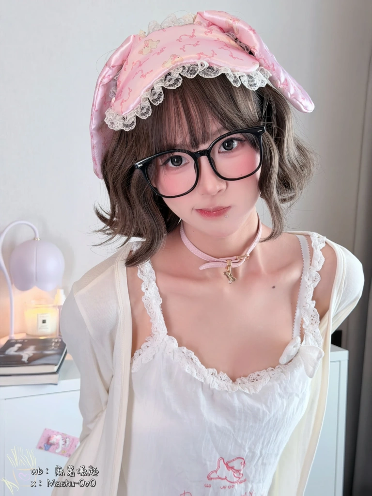 麻薯好吃《她的秘密读物》主题写真：80张全套美图