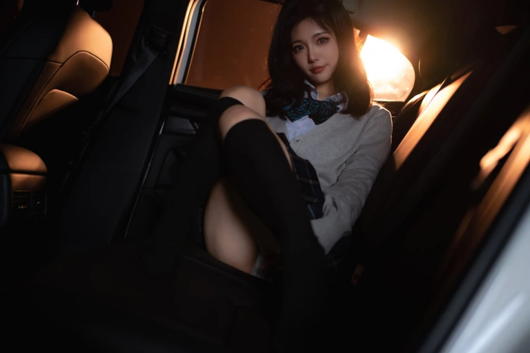 桃良阿宅《外出JK》主题写真：43张全套美图