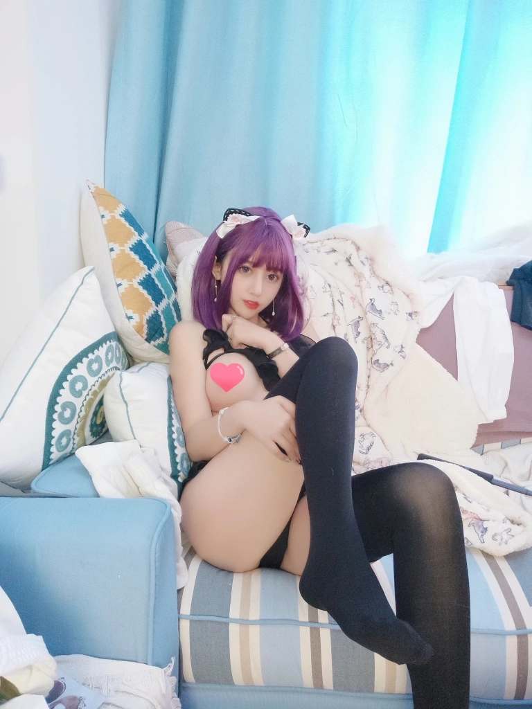 过期米线线喵《紫色小恶魔》主题写真：13张全套美图