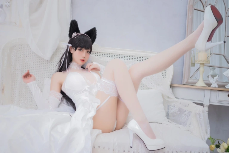 焖焖碳《碧蓝航线 爱宕花嫁》主题写真：20张全套美图