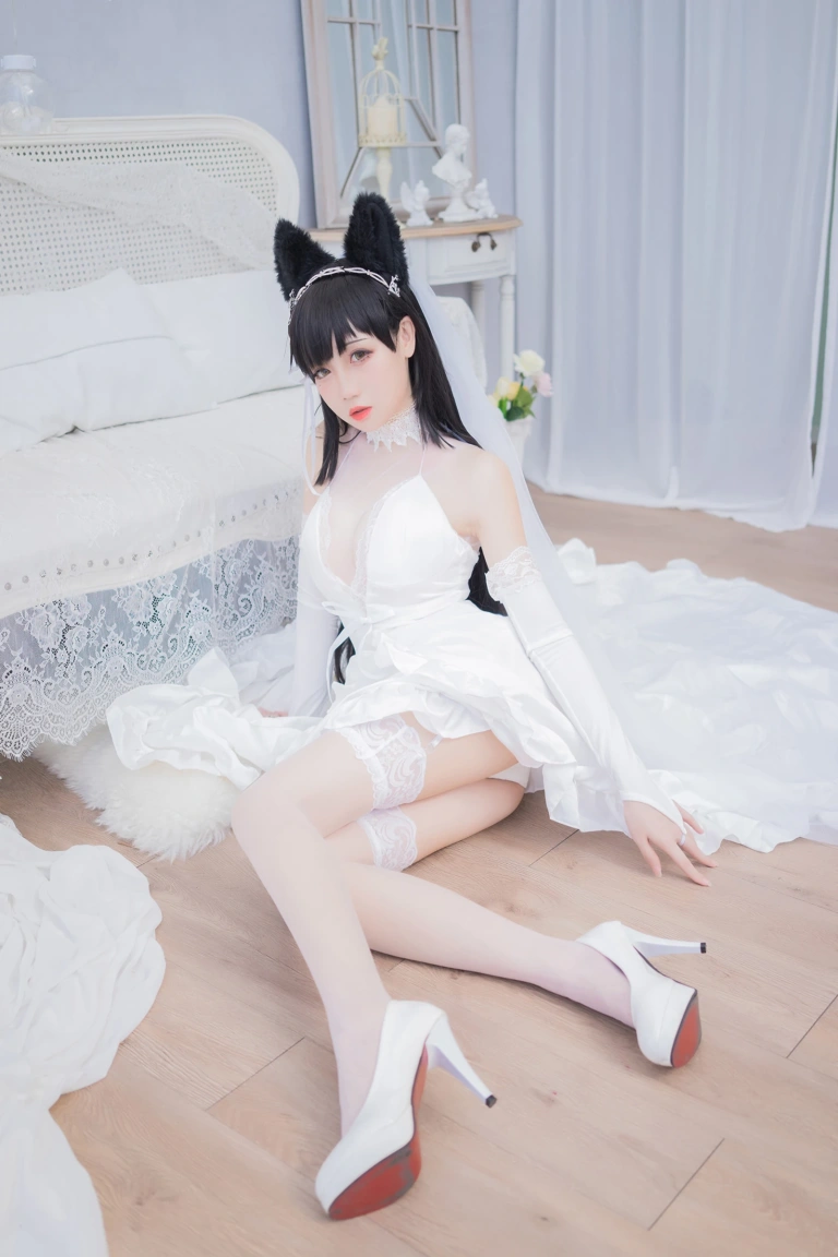 焖焖碳《碧蓝航线 爱宕花嫁》主题写真：20张全套美图