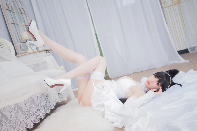 焖焖碳《碧蓝航线 爱宕花嫁》主题写真：20张全套美图