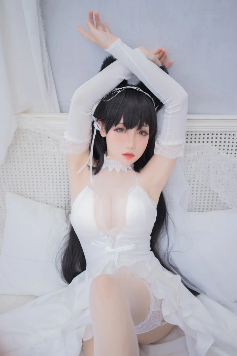 焖焖碳《碧蓝航线 爱宕花嫁》主题写真：20张全套美图