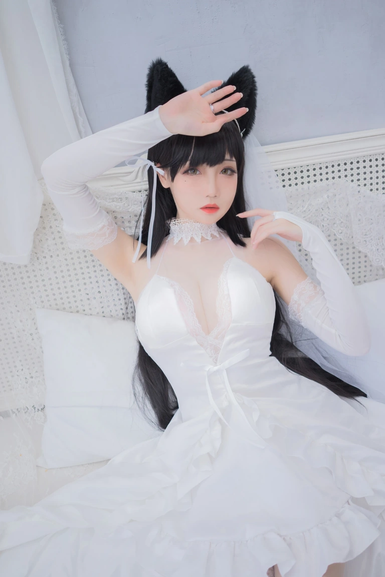 焖焖碳《碧蓝航线 爱宕花嫁》主题写真：20张全套美图
