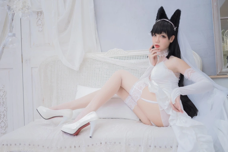 焖焖碳《碧蓝航线 爱宕花嫁》主题写真：20张全套美图
