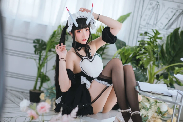 瓜希酱《能代女仆》主题写真：22张全套美图