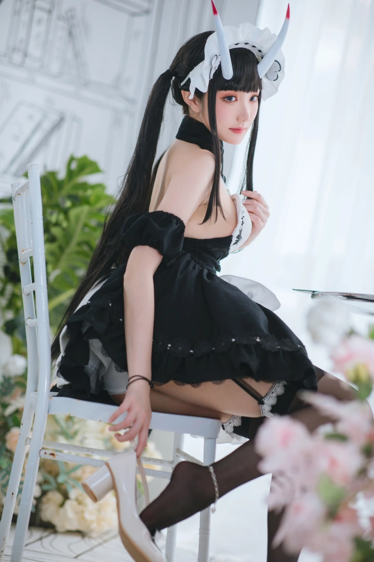 瓜希酱《能代女仆》主题写真：22张全套美图