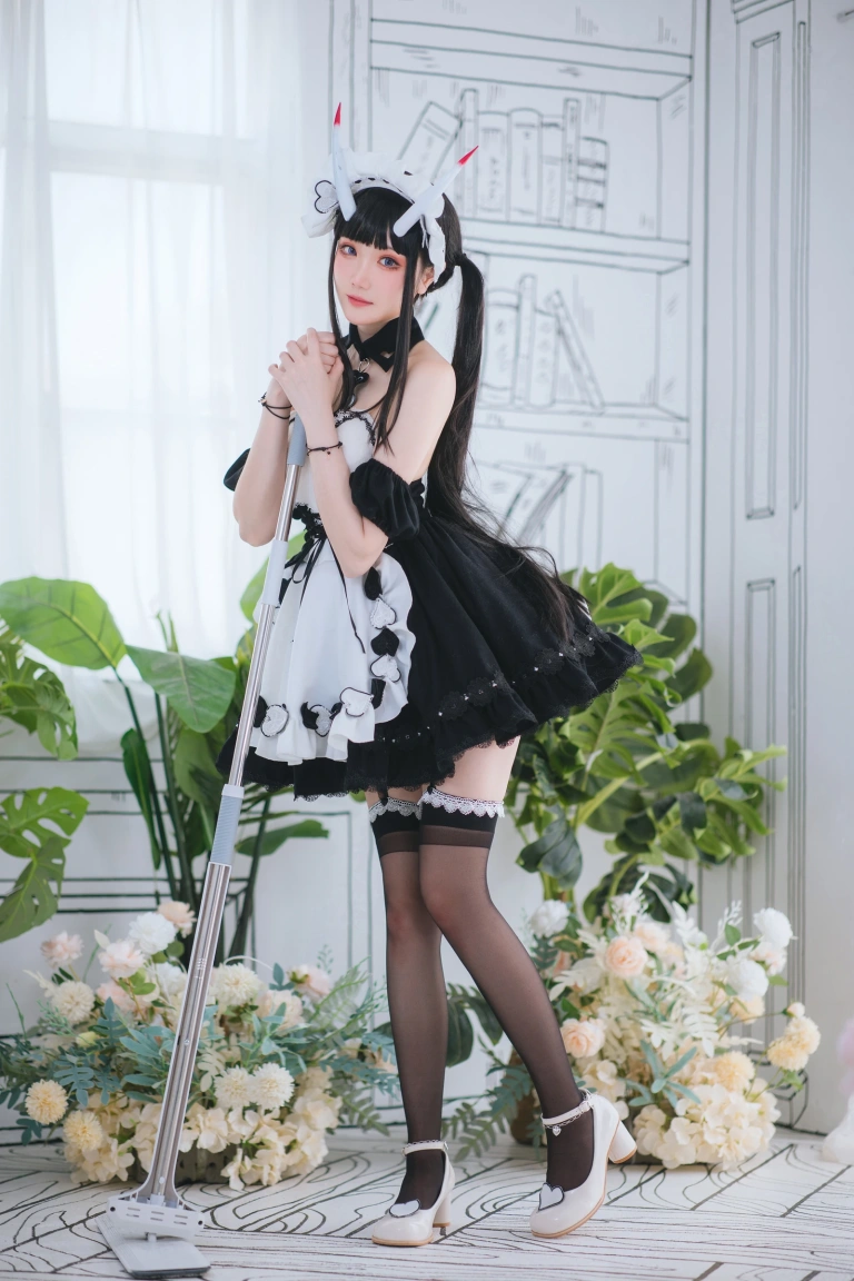 瓜希酱《能代女仆》主题写真：22张全套美图