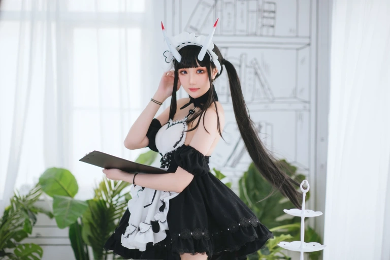 瓜希酱《能代女仆》主题写真：22张全套美图