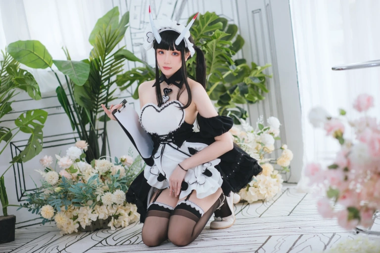 瓜希酱《能代女仆》主题写真：22张全套美图