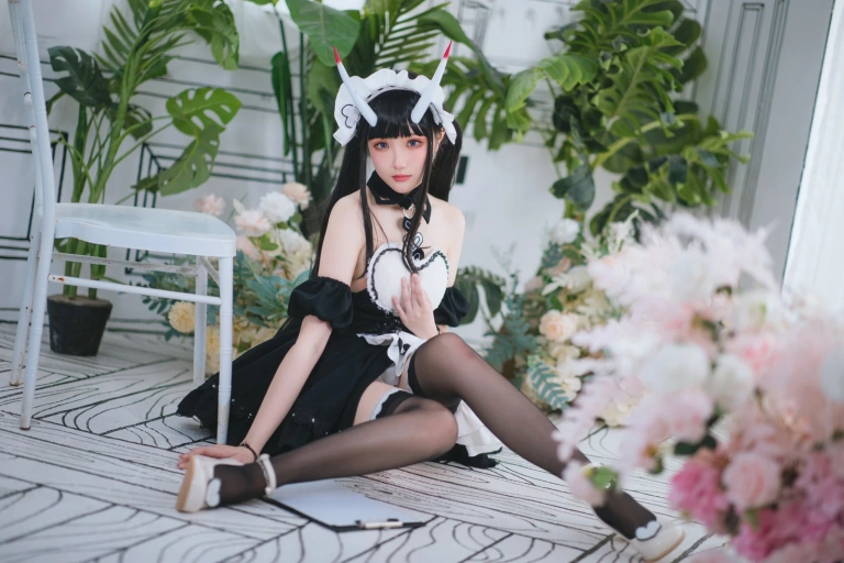 瓜希酱《能代女仆》主题写真：22张全套美图