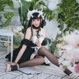 瓜希酱《能代女仆》主题写真：22张全套美图