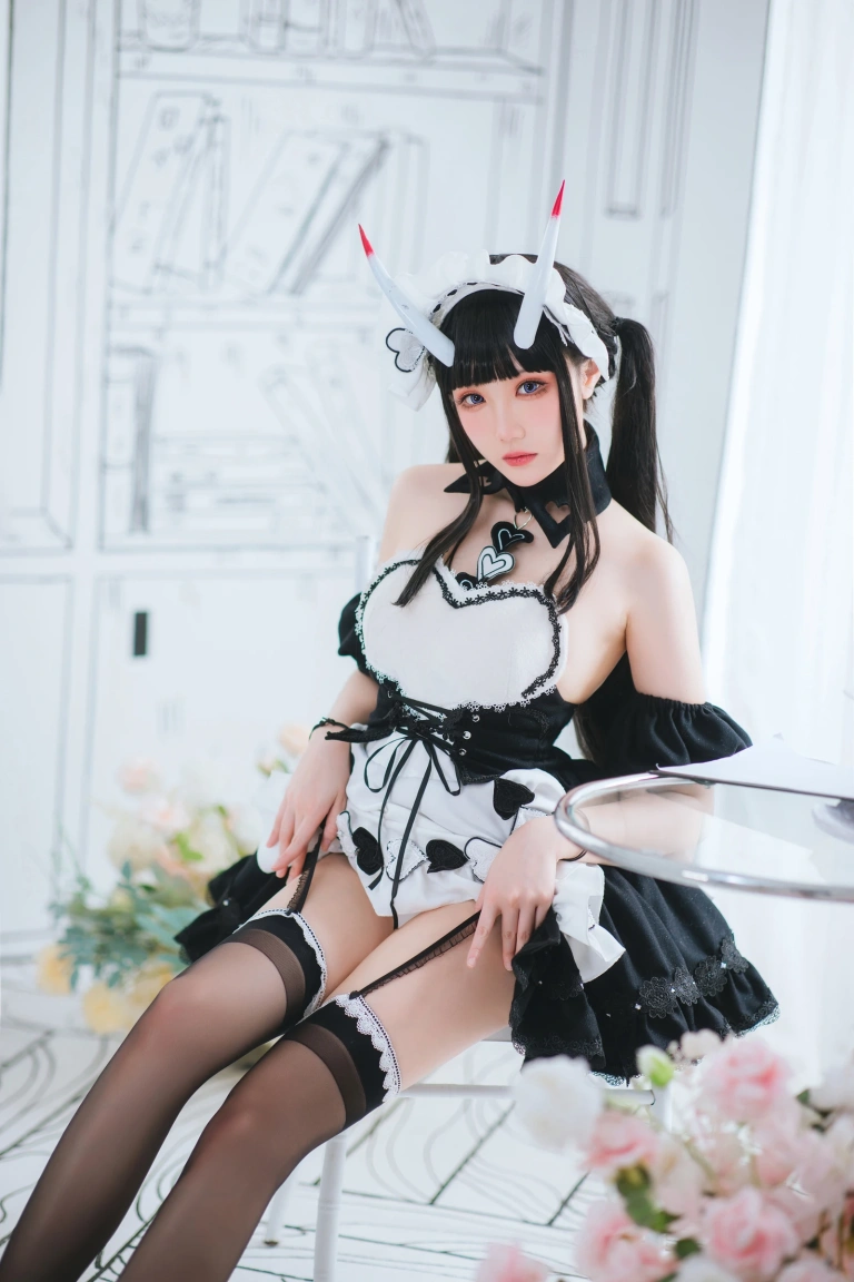 瓜希酱《能代女仆》主题写真：22张全套美图