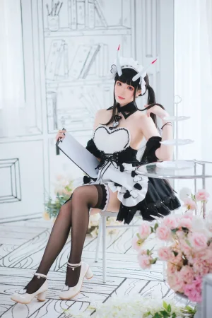 瓜希酱《能代女仆》主题写真：22张全套美图