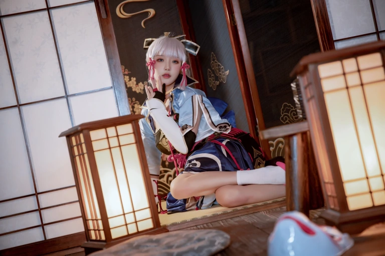 阿包也是兔娘《神里凌华》主题写真：25张全套美图