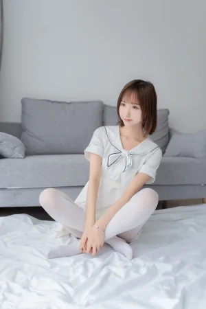 木棉棉《纯情白裙》主题写真：40张全套美图