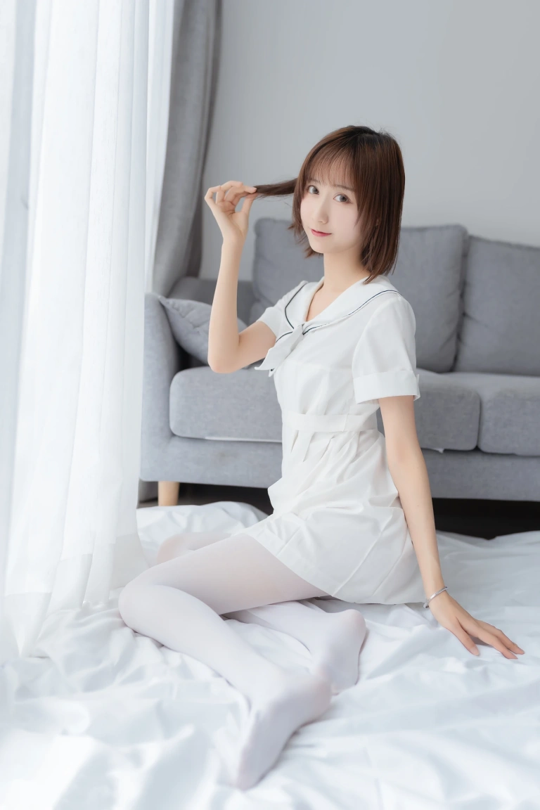 木棉棉《纯情白裙》主题写真：40张全套美图