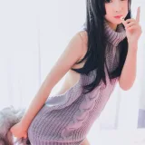 面饼仙儿《露背毛衣》主题写真：41张全套美图