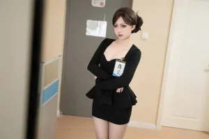虎森森《同事的秘密》主题写真：50张全套美图