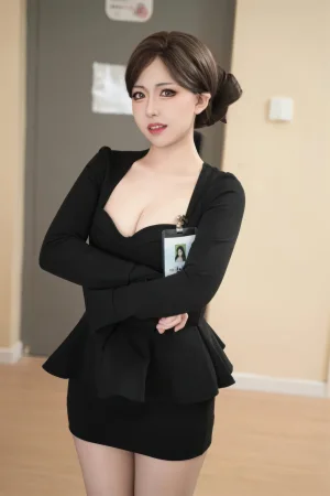 虎森森《同事的秘密》主题写真：50张全套美图