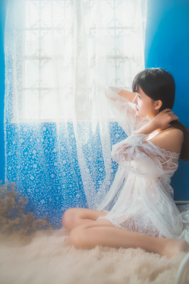 桜桃喵《小少女 少女私房》主题写真：50张全套美图