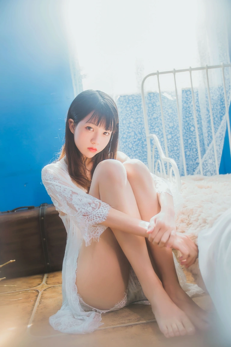 桜桃喵《小少女 少女私房》主题写真：50张全套美图