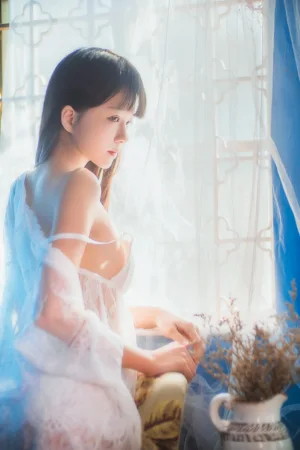 桜桃喵《小少女 少女私房》主题写真：50张全套美图