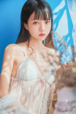 桜桃喵《小少女 少女私房》主题写真：50张全套美图