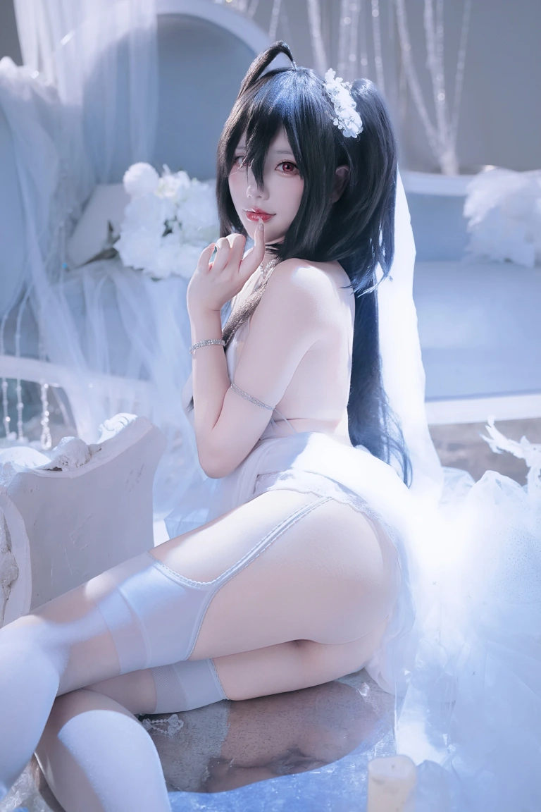是一只熊仔《大凤花嫁》主题写真：53张全套美图