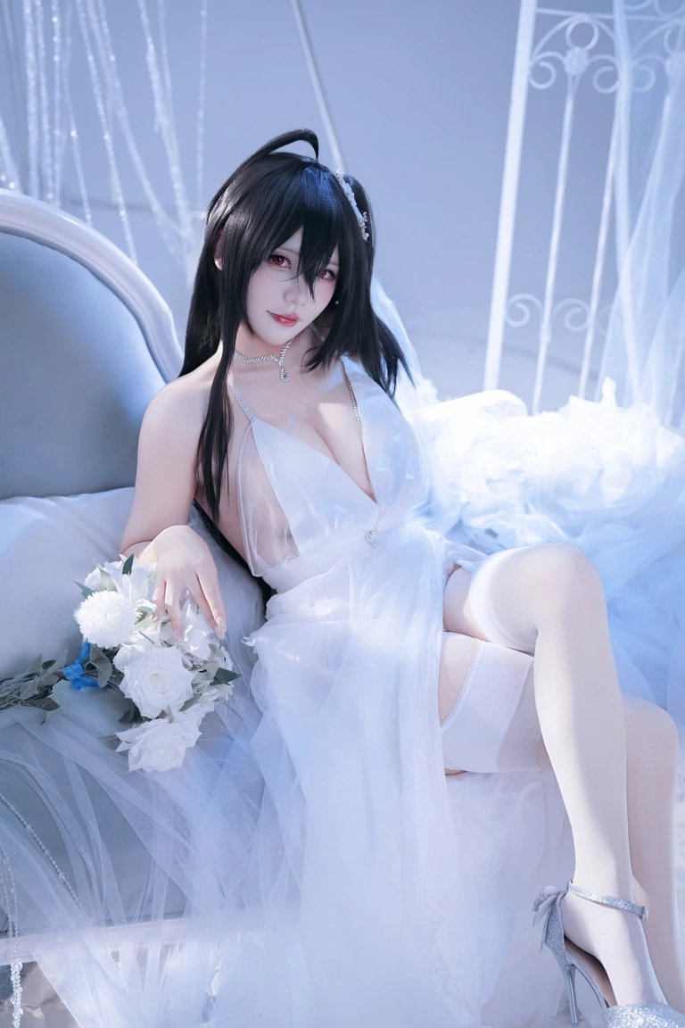 是一只熊仔《大凤花嫁》主题写真：53张全套美图