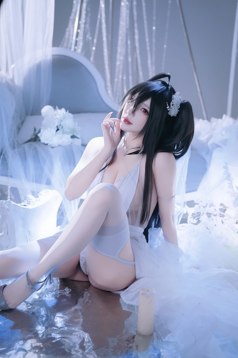 是一只熊仔《大凤花嫁》主题写真：53张全套美图