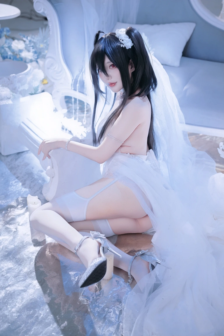 是一只熊仔《大凤花嫁》主题写真：53张全套美图