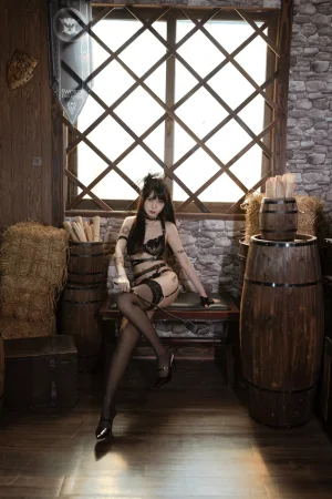 不呆猫《调教女王》主题写真：91张全套美图，含1个视频