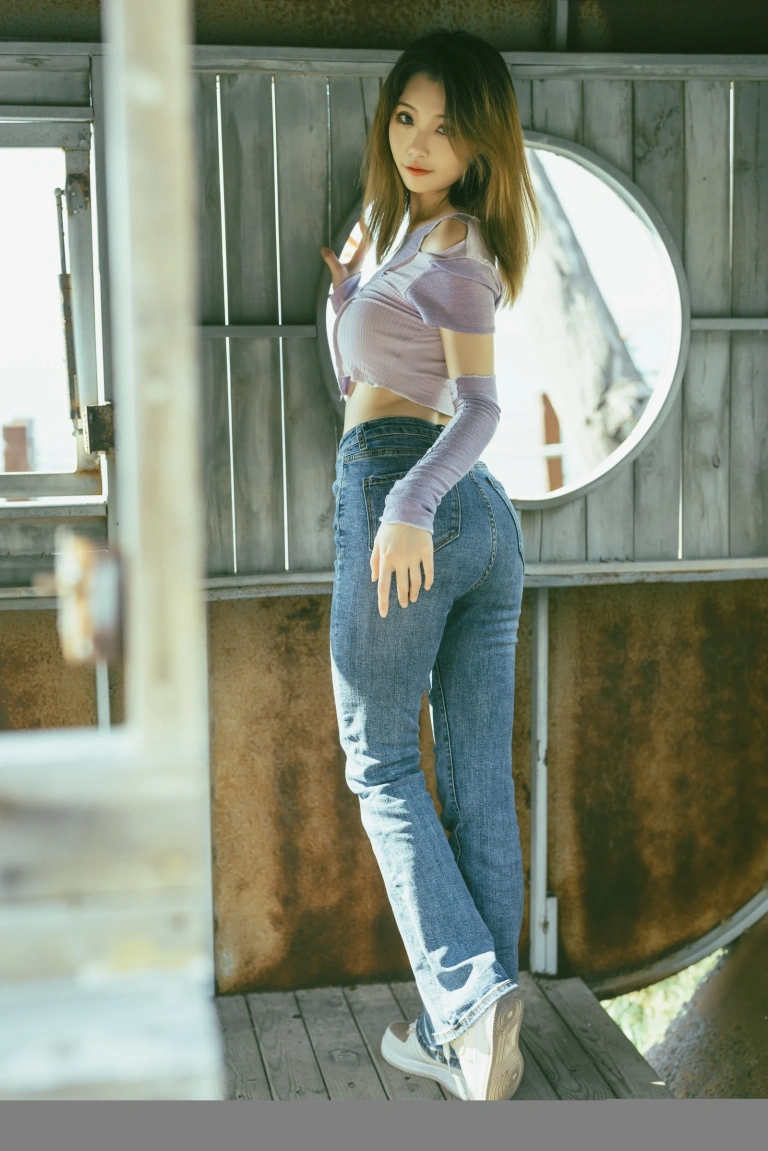 桃良阿宅《游玩》主题写真：9张全套美图